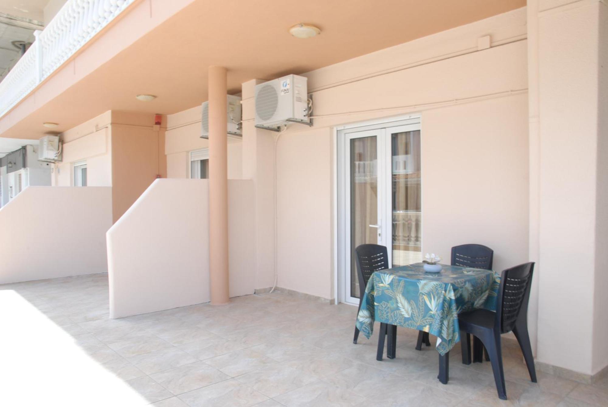 Light Blue Paralia Apartments מראה חיצוני תמונה